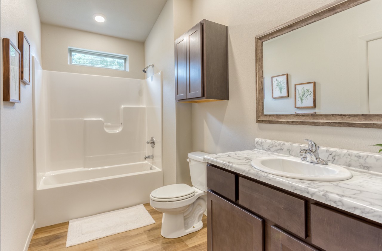 402 Lincoln Ln - Photo 4 of 8