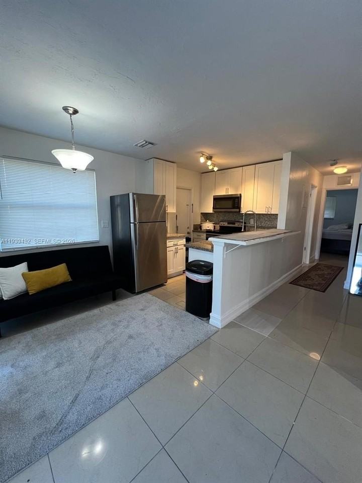 2920 Nw 11th Pl - Photo 2 of 16