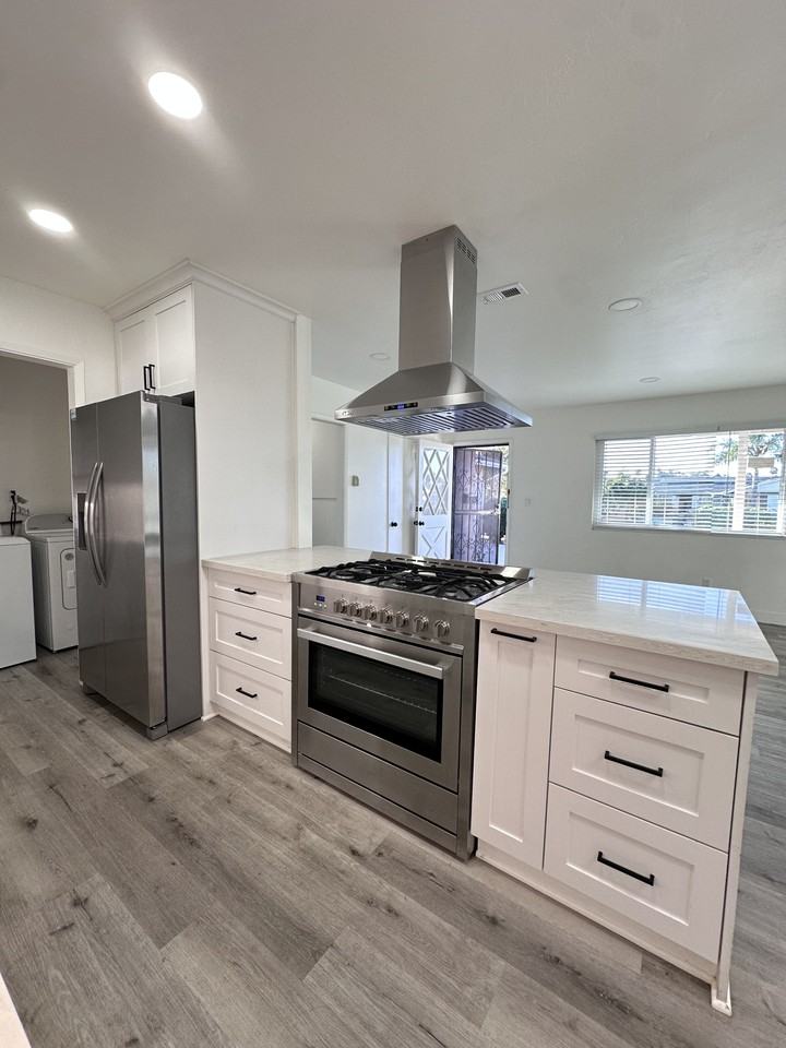 2525 Melrose Street - Photo 2 of 5