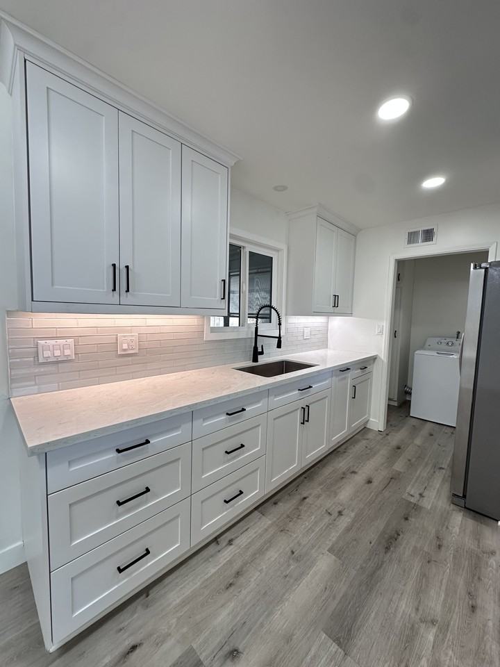 2525 Melrose Street - Photo 4 of 5