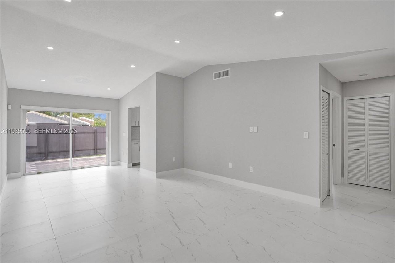 5314 Sw 140th Pl - Photo 2 of 41