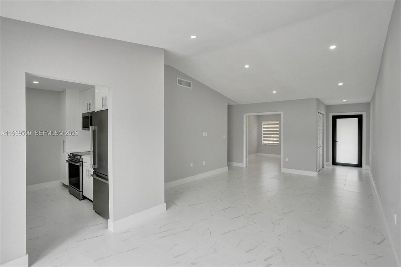 5314 Sw 140th Pl - Photo 5 of 41