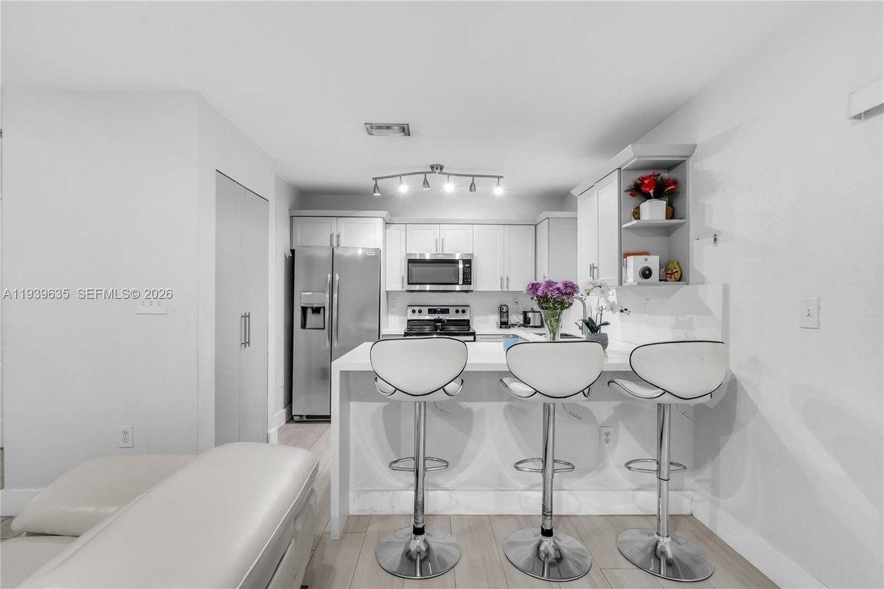 10718 Nw 87th Ct #10718 - Photo 5 of 36