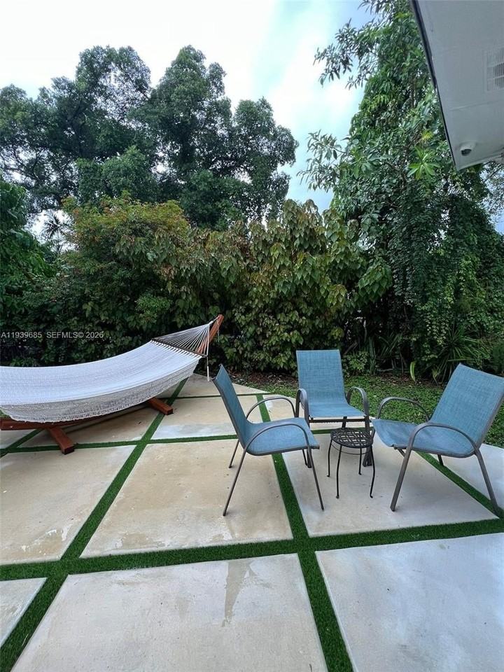 1110 Ne 119th St #0 - Photo 2 of 14