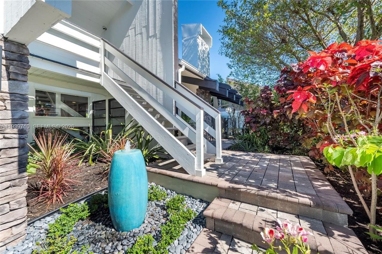 1501 Ne 24th St - Photo 2 of 31