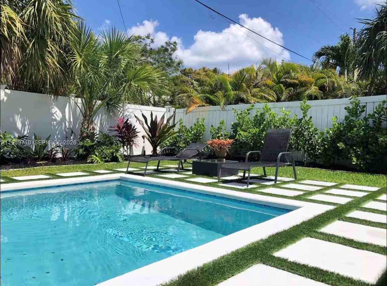 1501 Ne 24th St - Photo 7 of 31