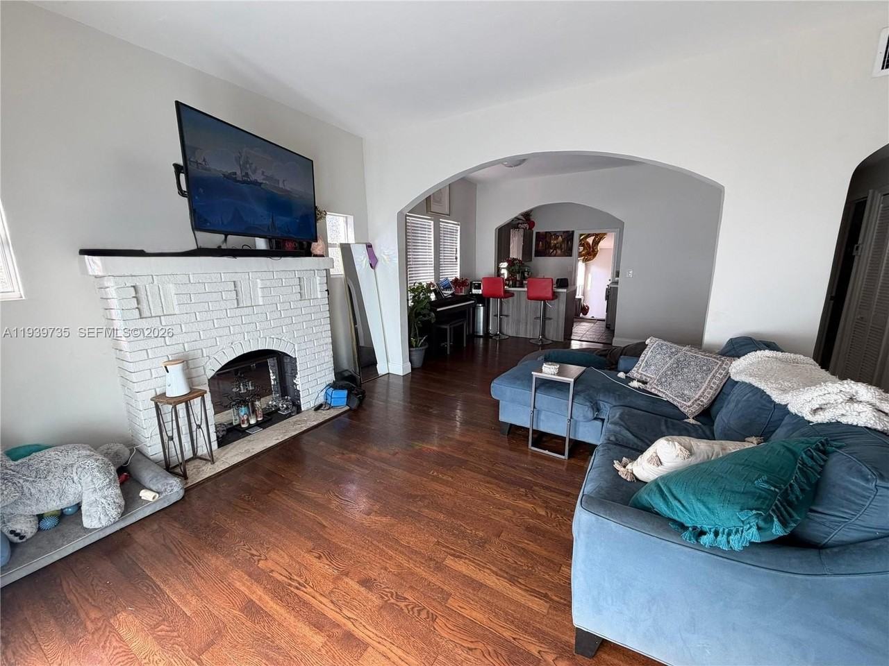 109 Nw 48th St - Photo 2 of 3