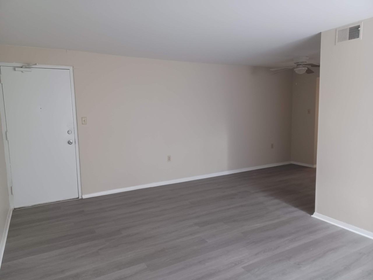 225 Chalmers Court 3B - Photo 4 of 6