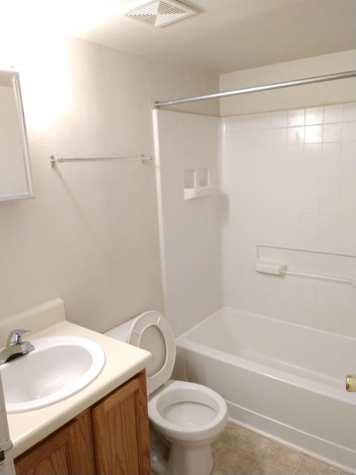 225 Chalmers Court 3B - Photo 6 of 6