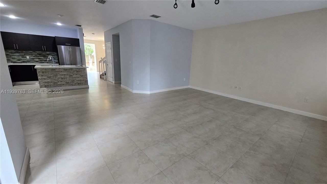 10320 Nw 70th Ter #10320 - Photo 4 of 24