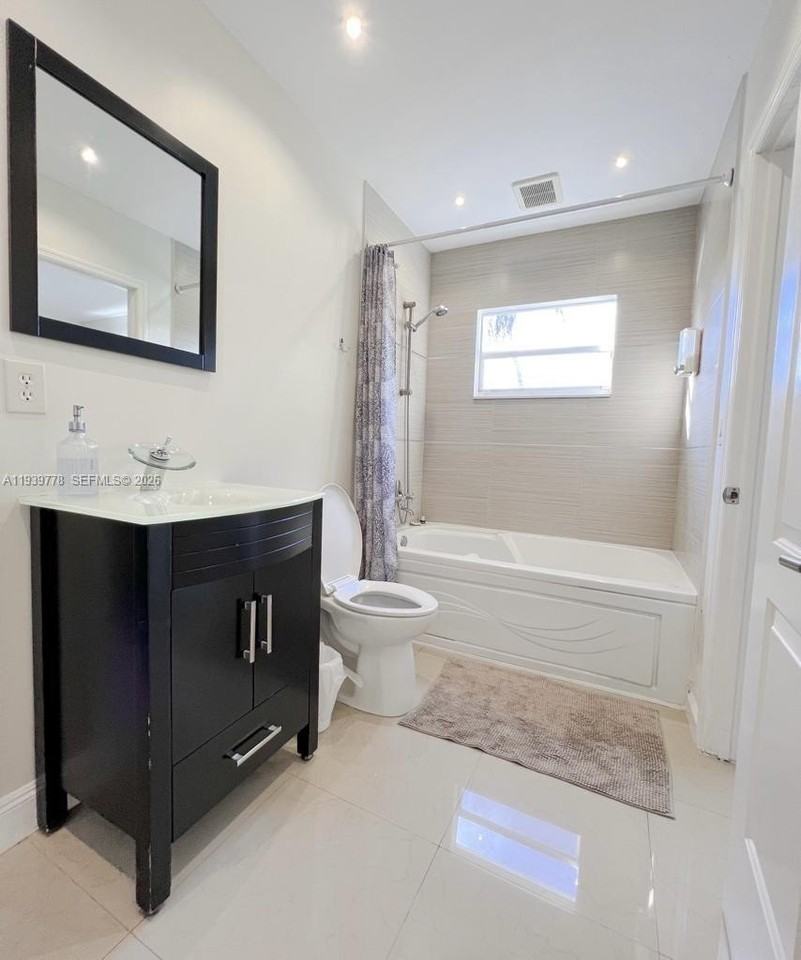 2539 Thomas St - Photo 3 of 14