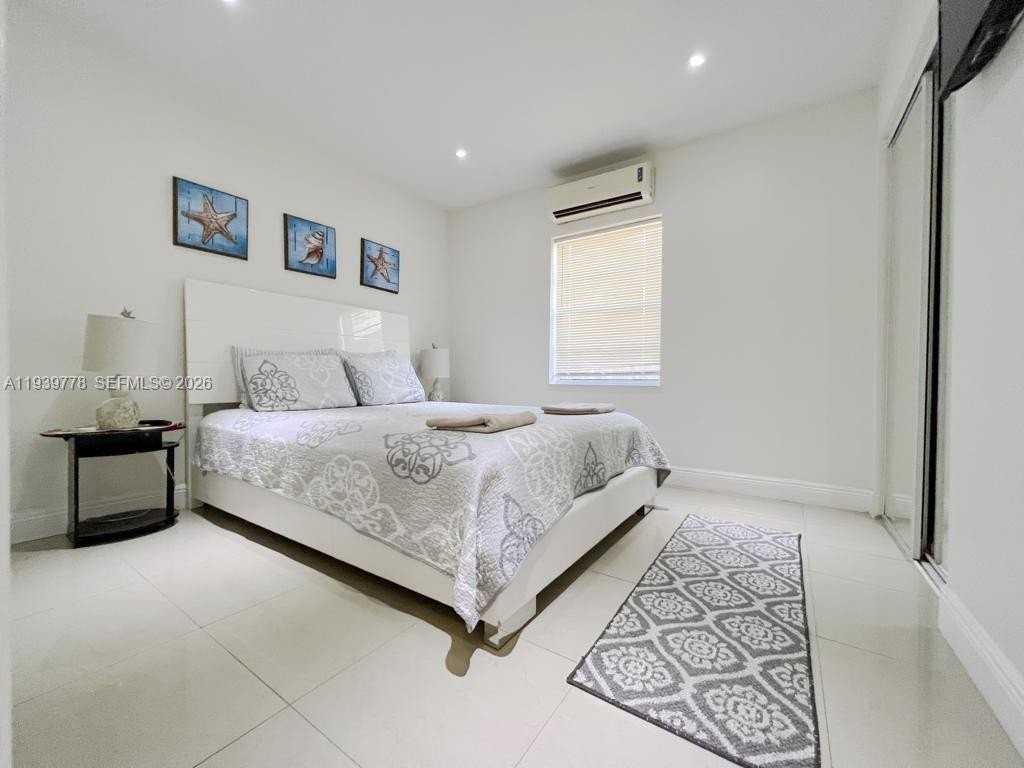 2539 Thomas St - Photo 6 of 14