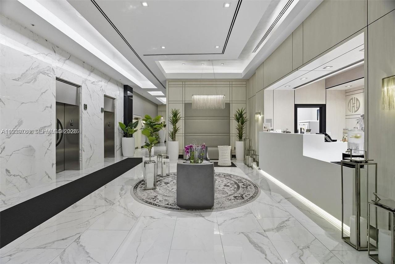 185 Se 14th Ter #603 - Photo 3 of 30