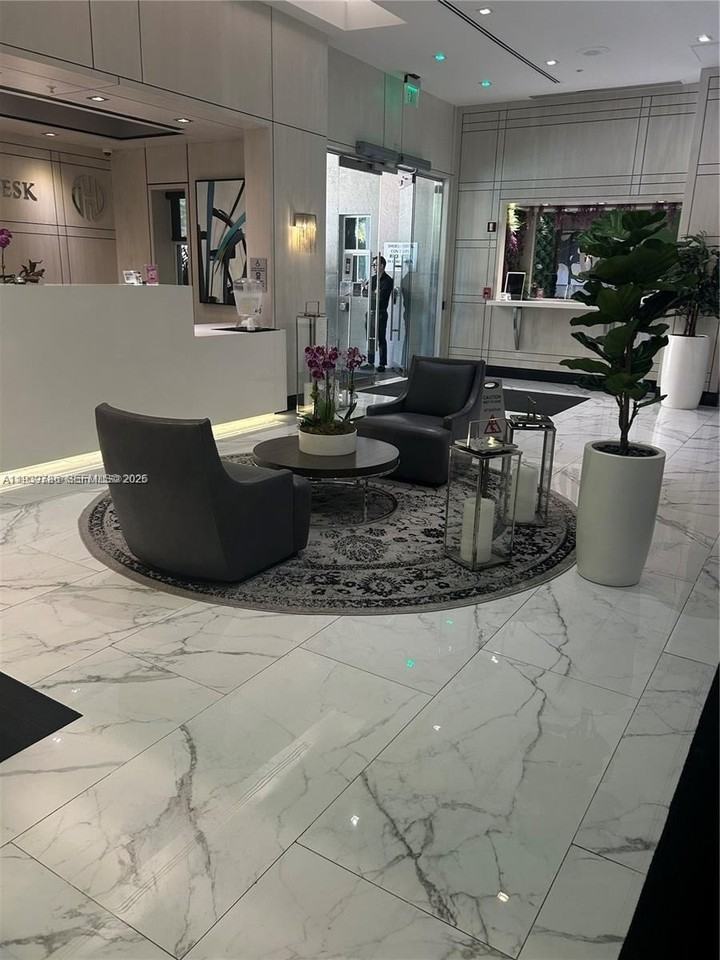 185 Se 14th Ter #603 - Photo 4 of 30