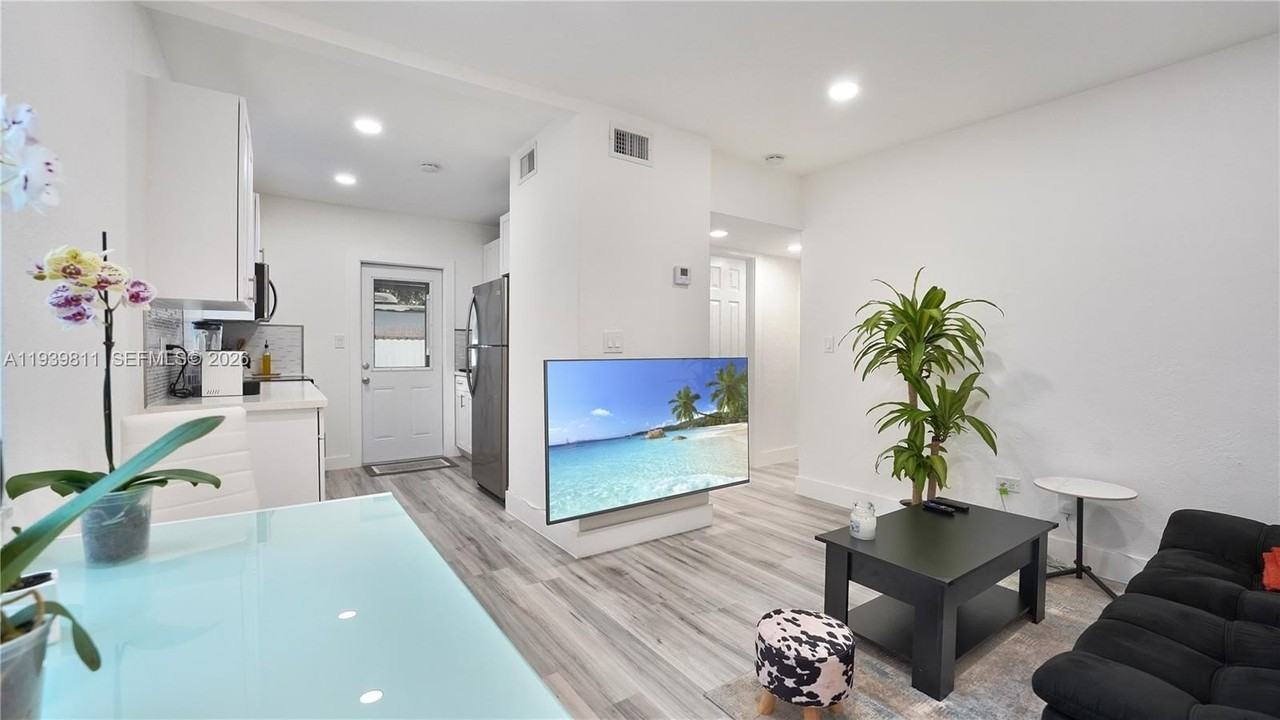 1441 Ne 154th Ter - Photo 4 of 48