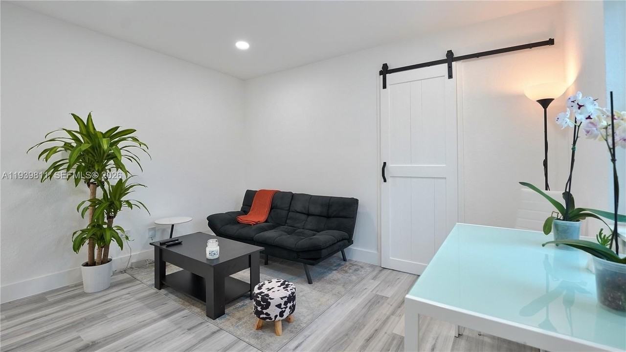 1441 Ne 154th Ter - Photo 5 of 48