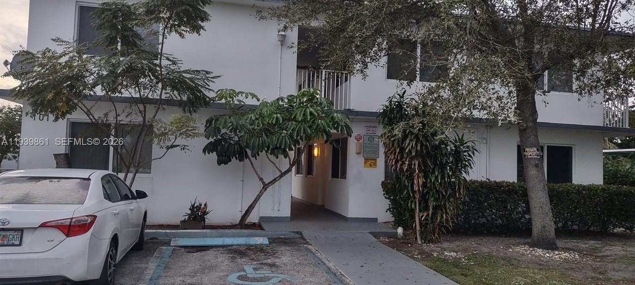 101 Nw 29th Ave #4 - Photo 2 of 12