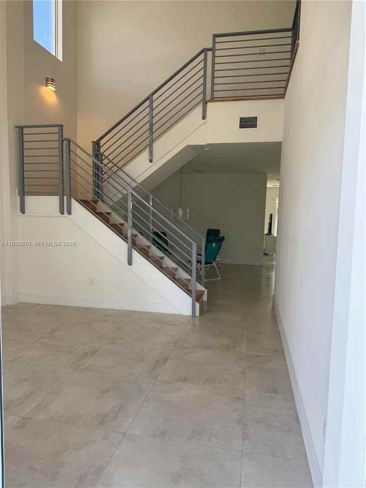 7547 Nw 98th Ave - Photo 3 of 19