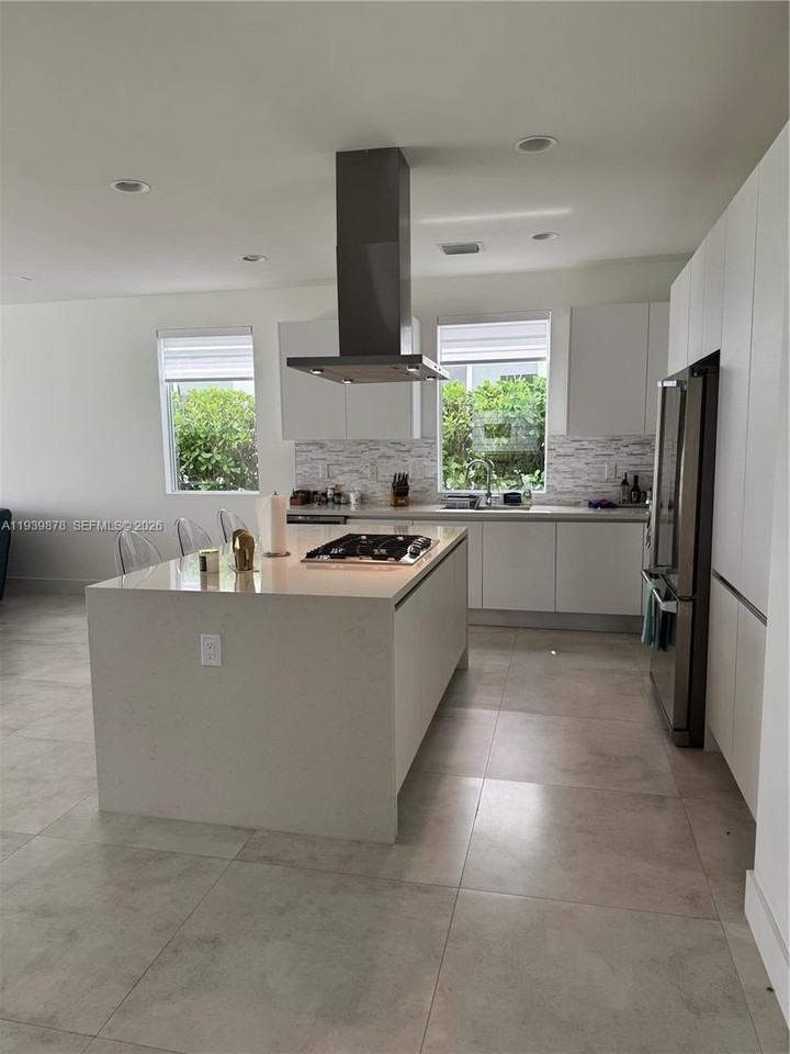 7547 Nw 98th Ave - Photo 7 of 19