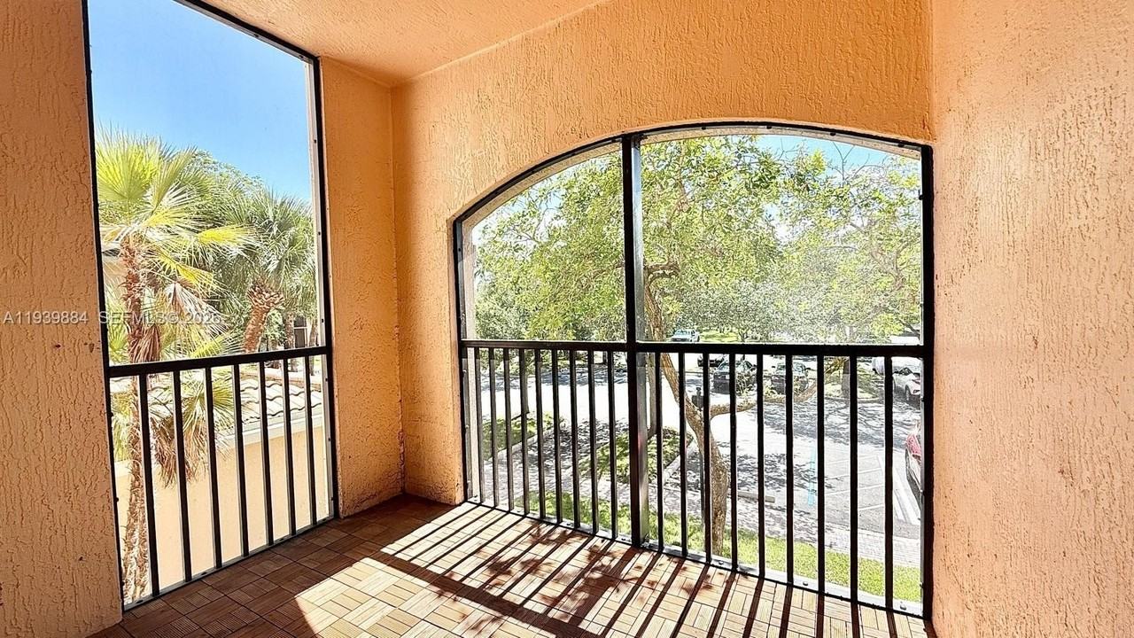 2807 Veronia Dr #202 - Photo 2 of 19