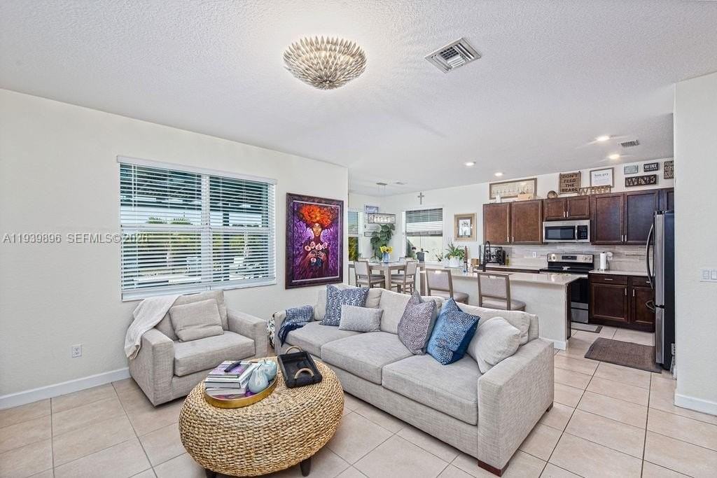 8175 Nw Greenbank Cir - Photo 4 of 50