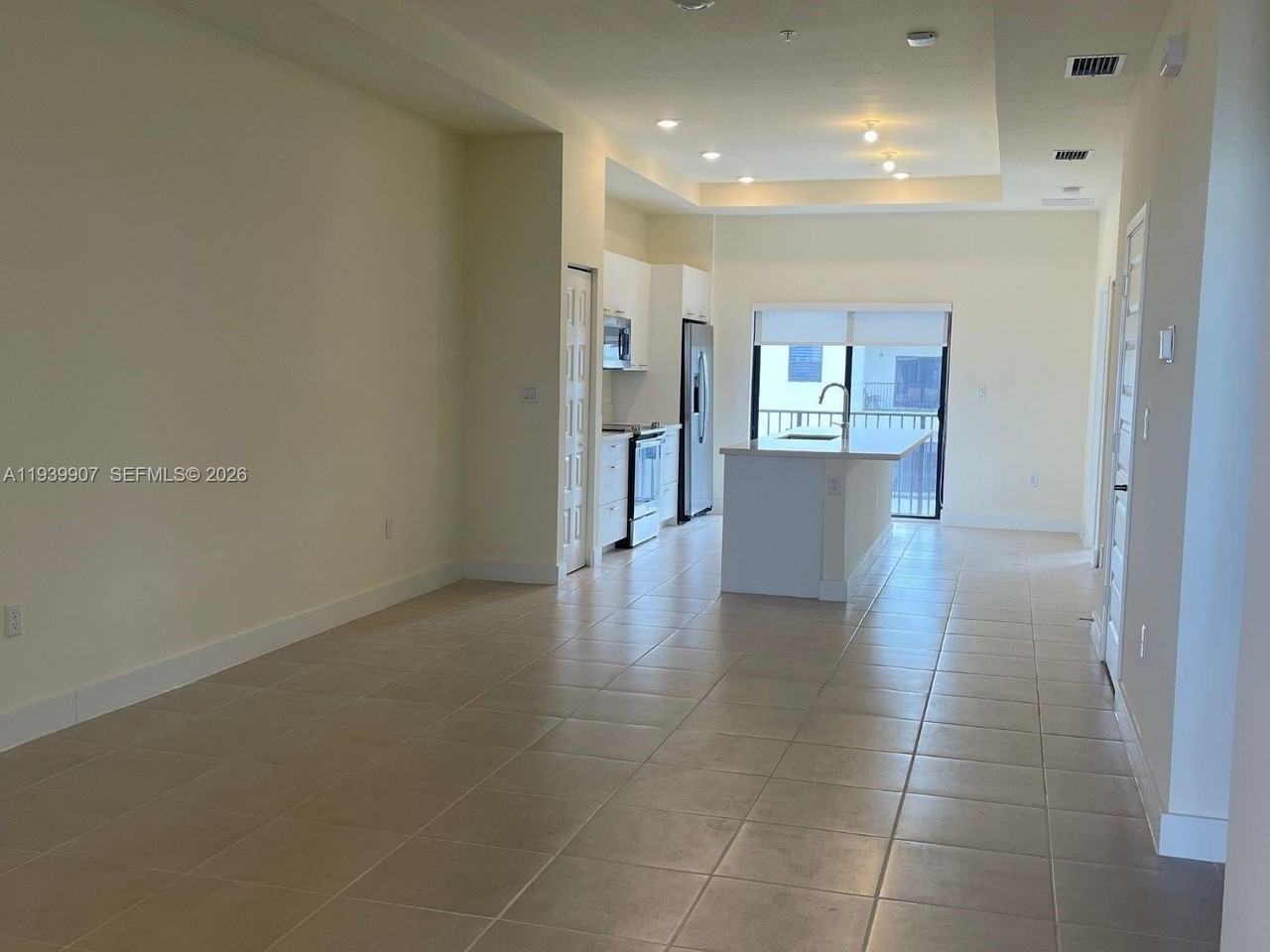 7915 Nw 104th Ave #32 - Photo 4 of 32