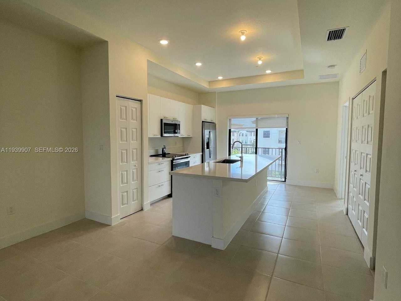 7915 Nw 104th Ave #32 - Photo 5 of 32