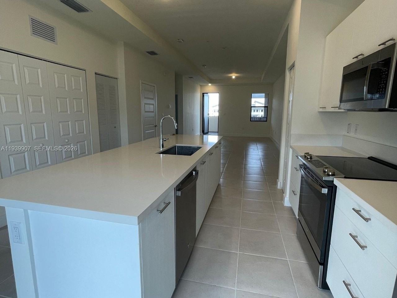 7915 Nw 104th Ave #32 - Photo 6 of 32