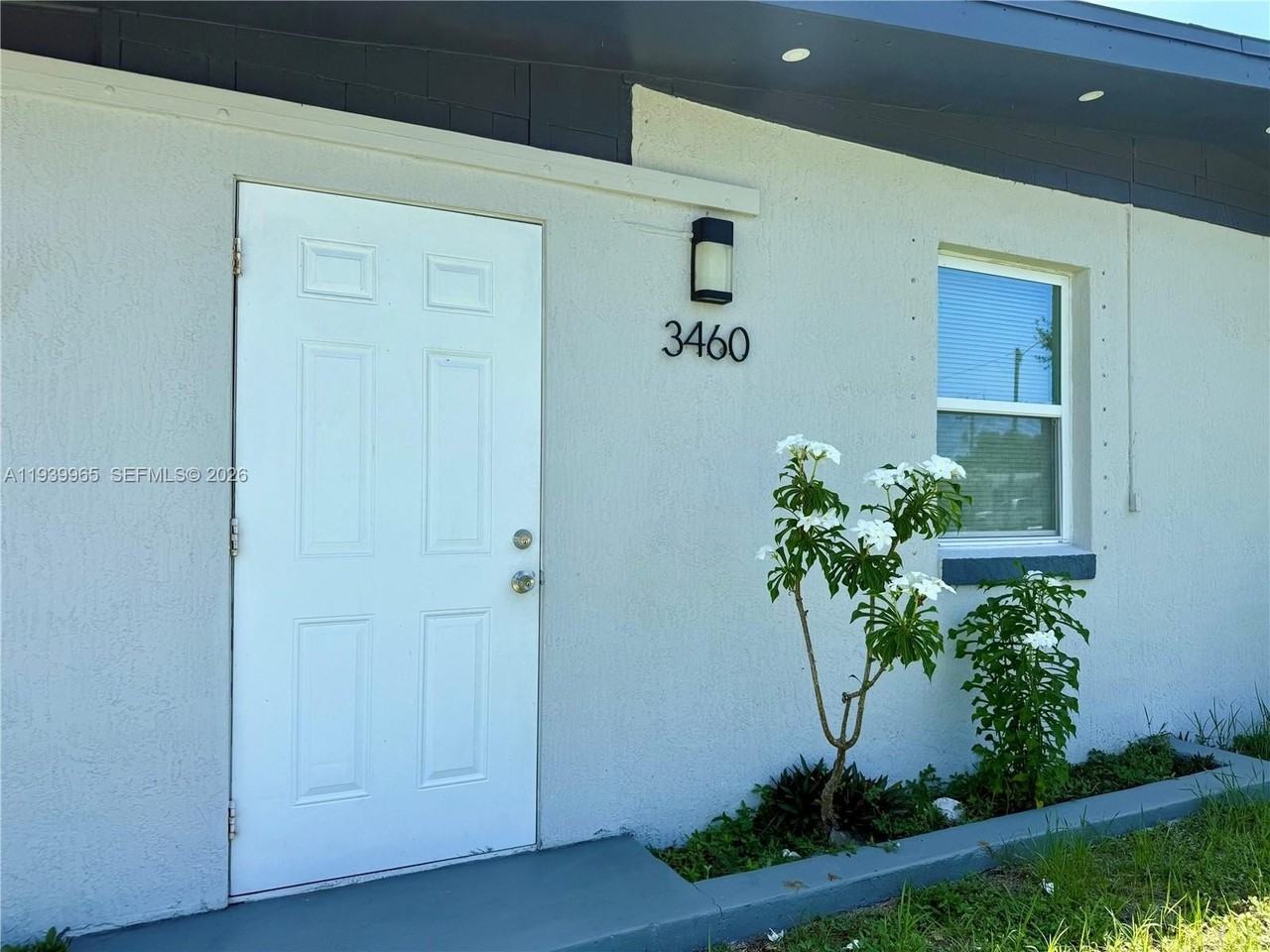 3460 Normandy Dr - Photo 4 of 32