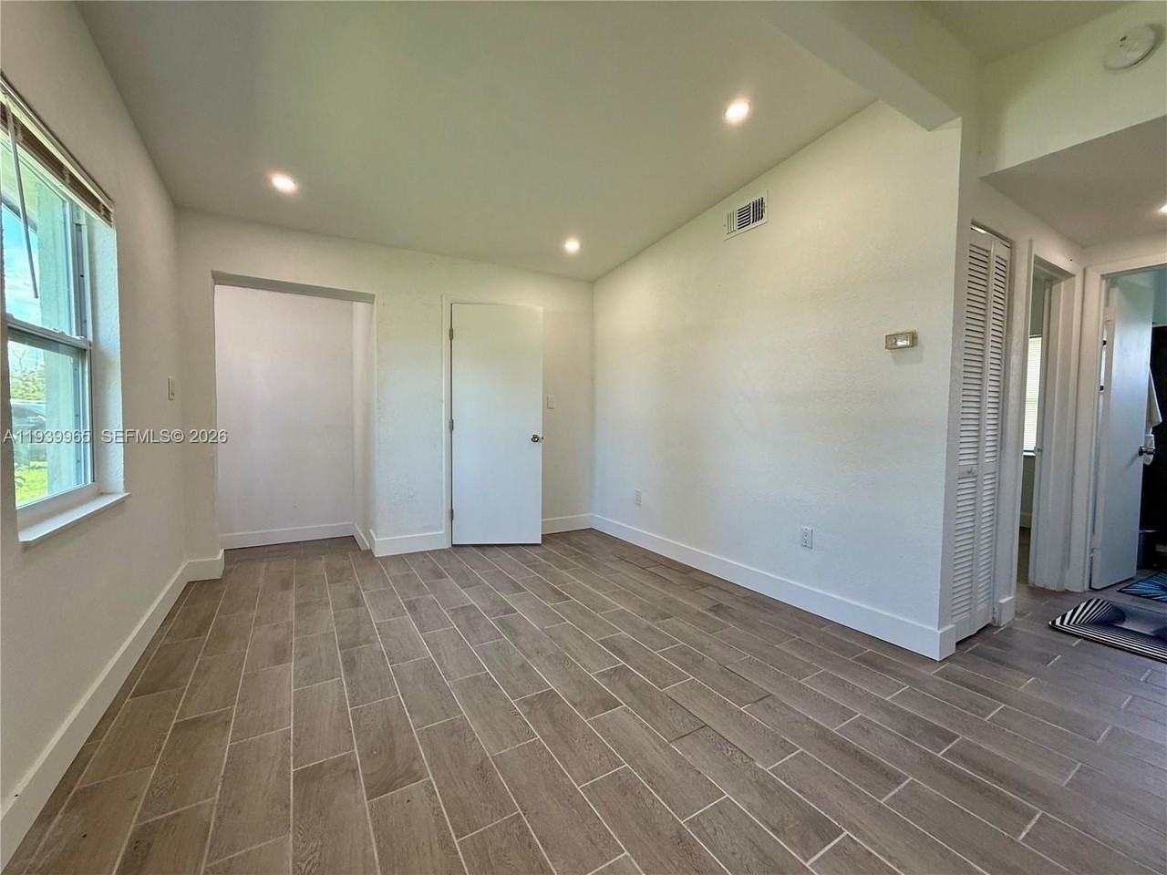 3460 Normandy Dr - Photo 5 of 32