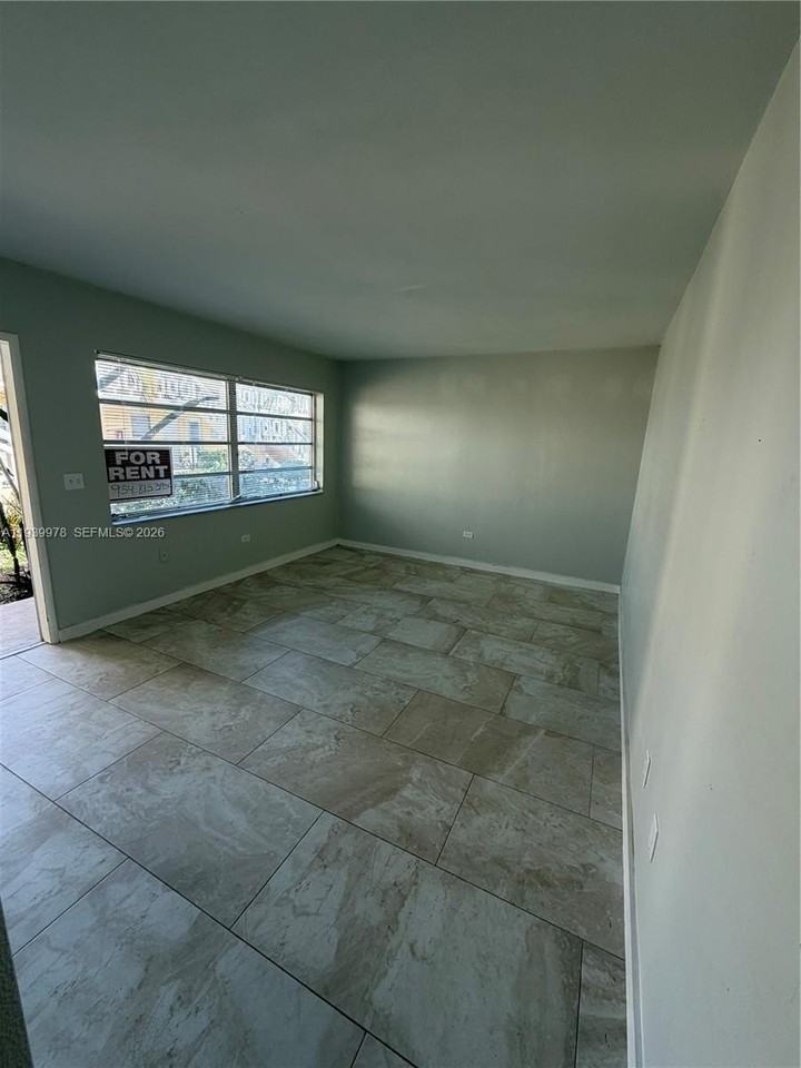 1320 12th Ave S #3 - Photo 2 of 6