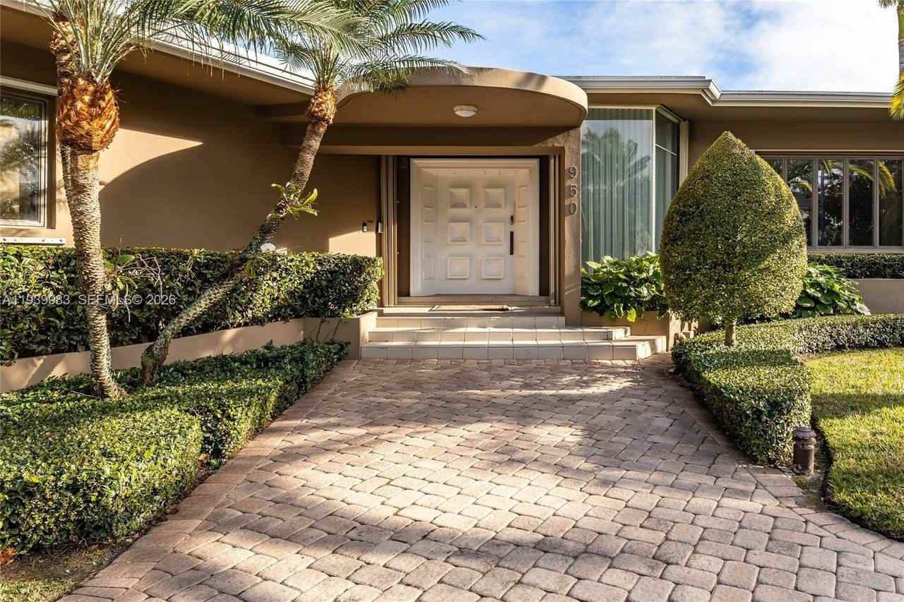 950 S Southlake Dr #950 - Photo 2 of 24