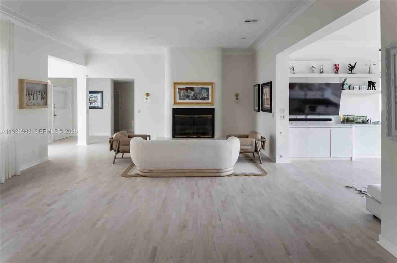 950 S Southlake Dr #950 - Photo 3 of 24