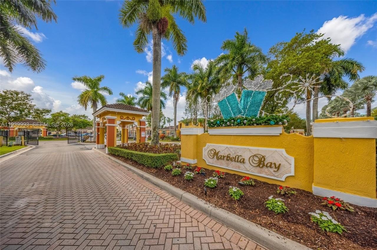 951 Ne 42nd Ter #951 - Photo 2 of 30