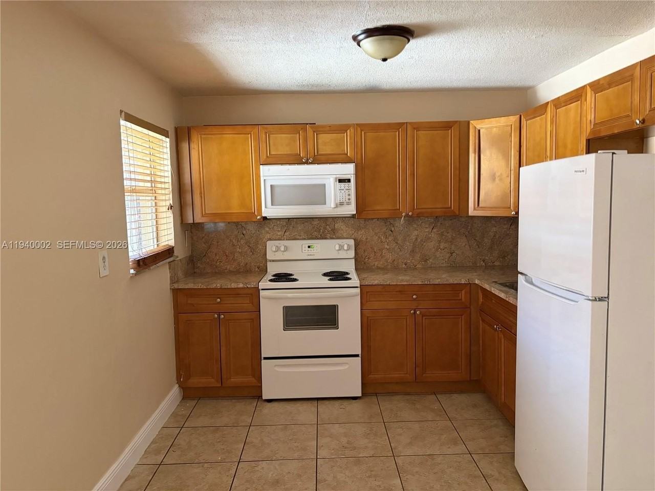 307 E 14th St - Photo 4 of 12