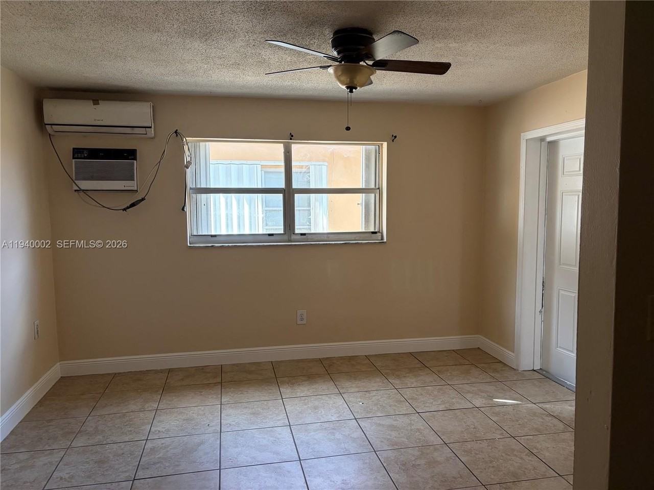 307 E 14th St - Photo 6 of 12