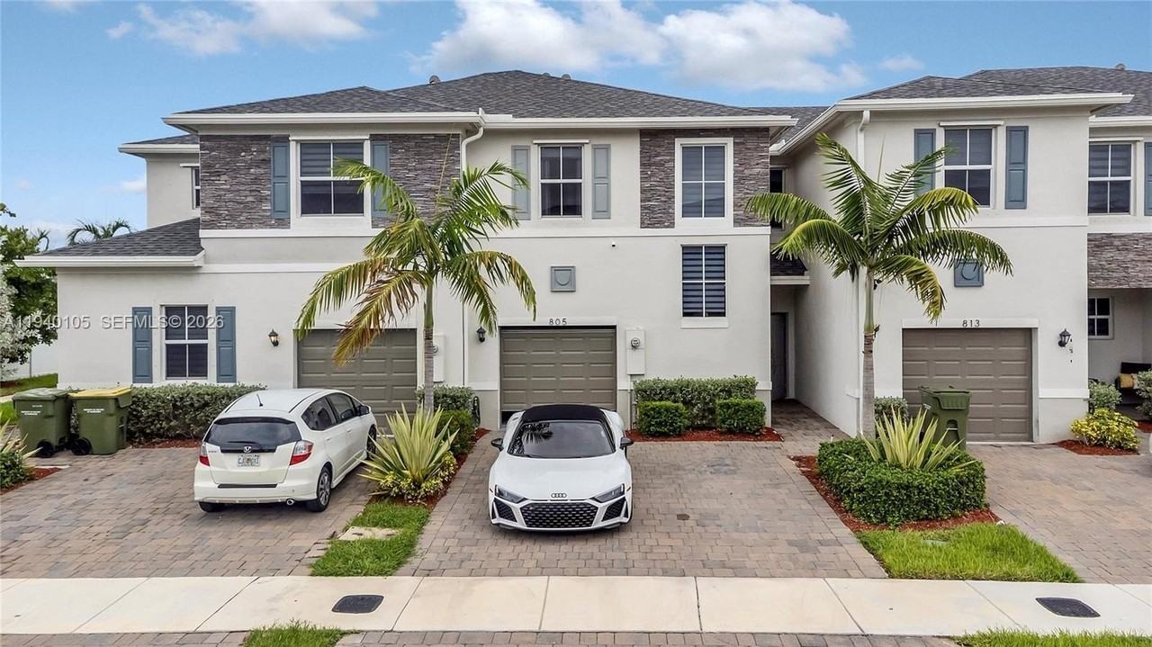 805 Se 18th St #805 - Photo 2 of 29