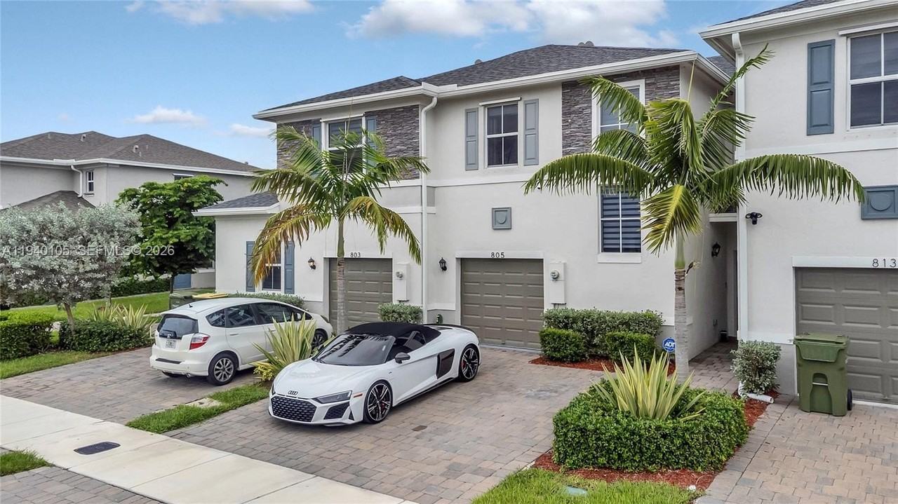 805 Se 18th St #805 - Photo 3 of 29