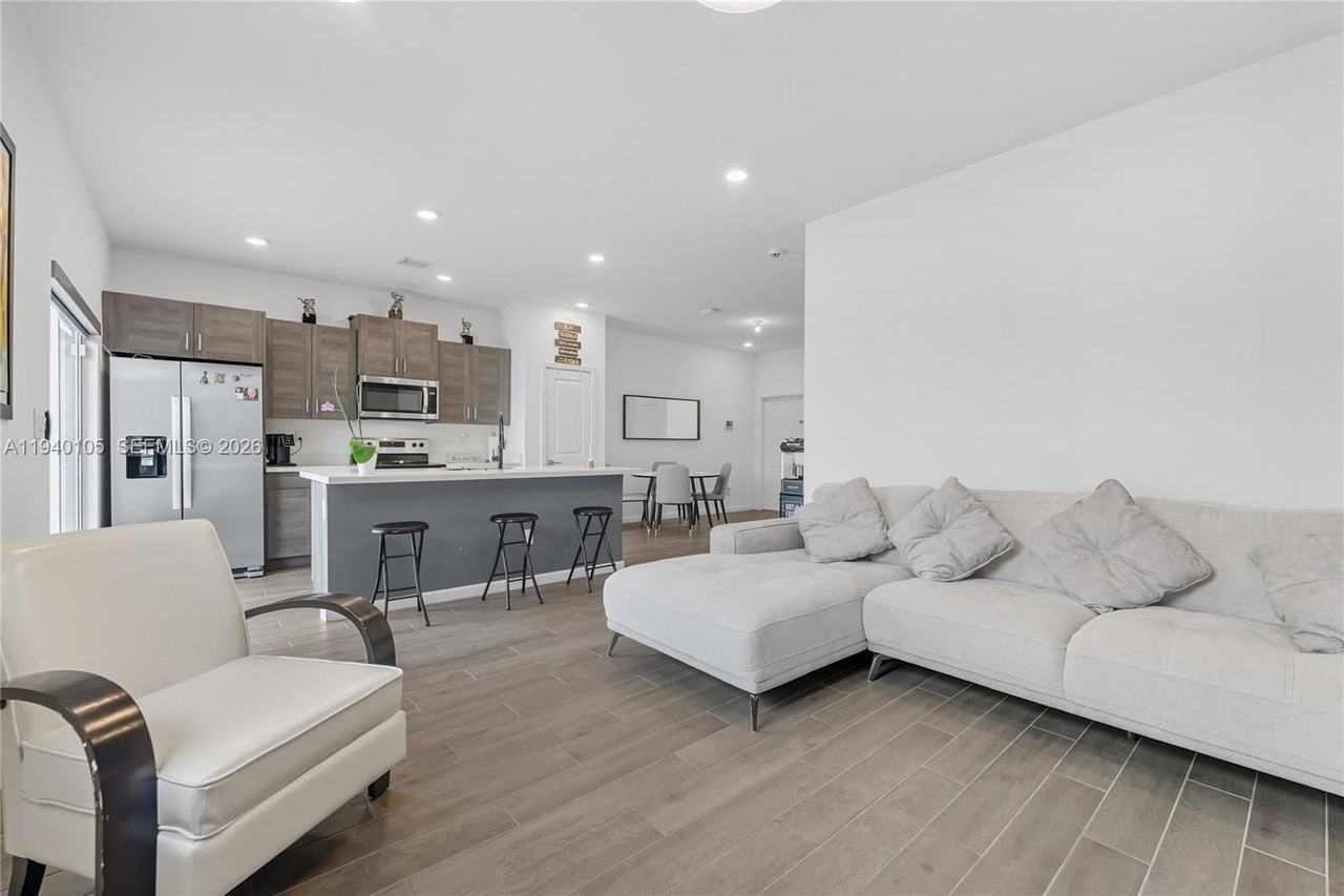 805 Se 18th St #805 - Photo 7 of 29