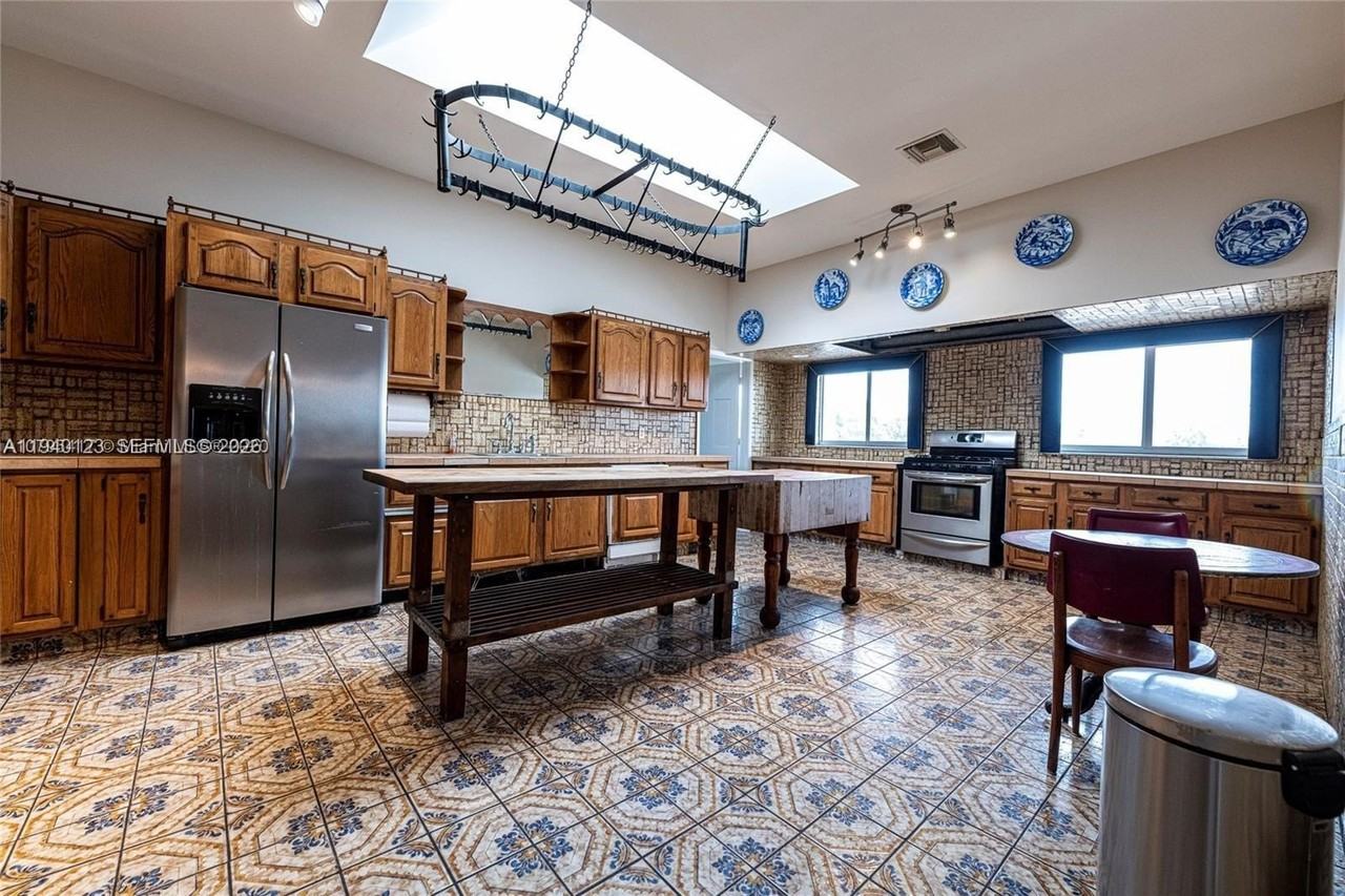 236 N Federal Hwy #201 - Photo 3 of 50