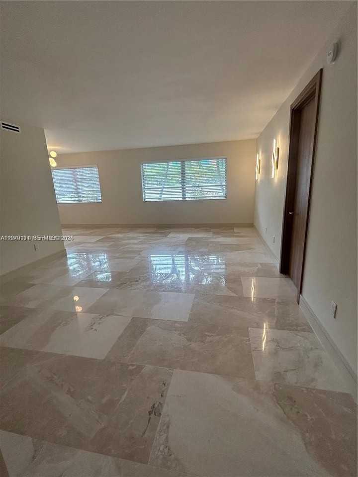 1060 92nd St #7 - Photo 2 of 18