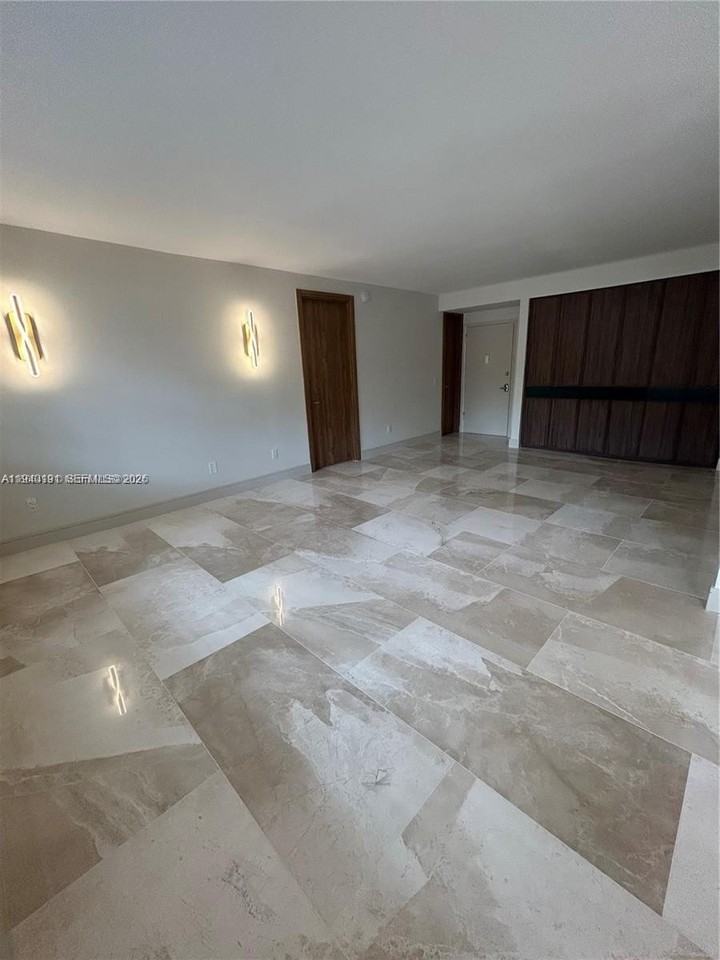 1060 92nd St #7 - Photo 3 of 18