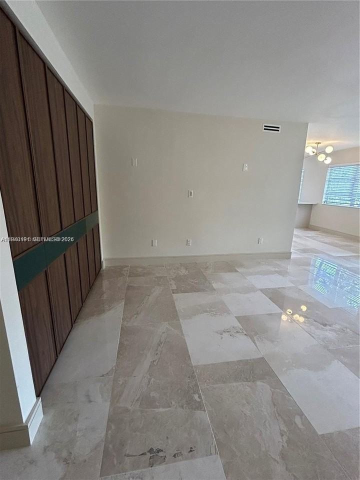 1060 92nd St #7 - Photo 4 of 18