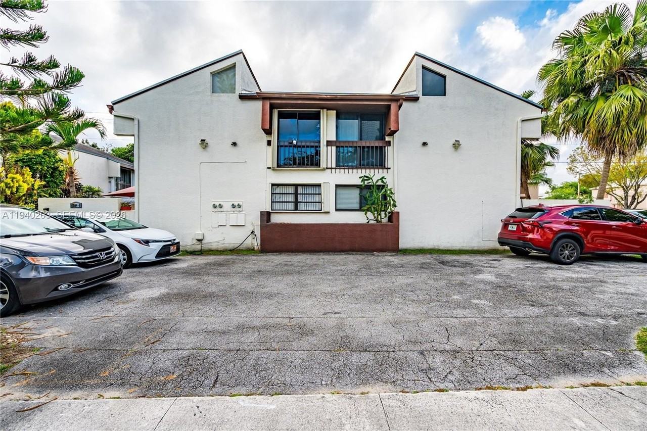 15804 Sw 91st Ct #D - Photo 3 of 25