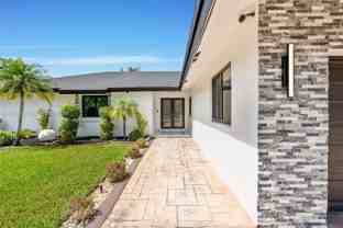 730 Sw 95th Ter - Photo 1 of 1