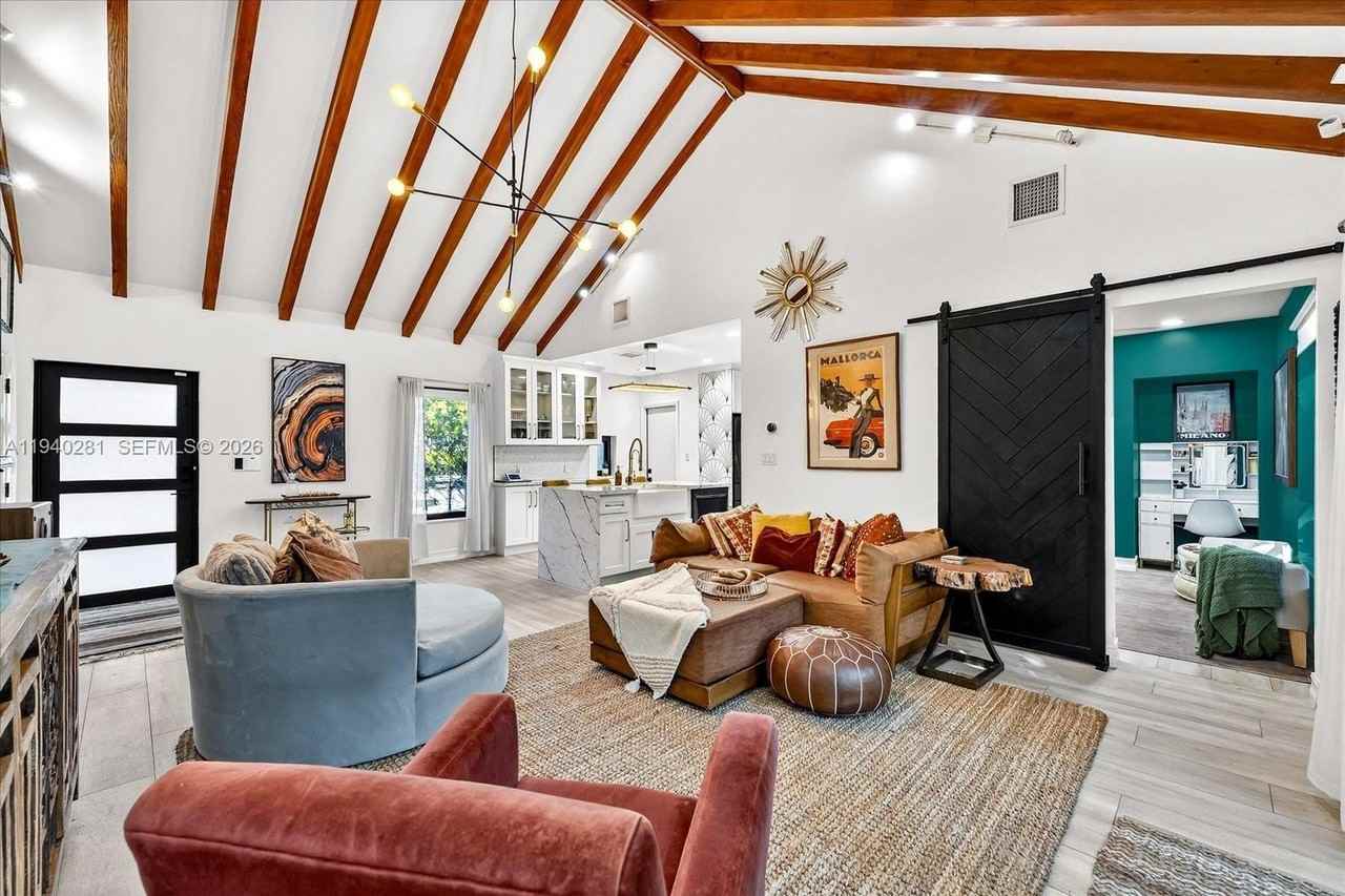 8225 Ne 8th Ct - Photo 5 of 36