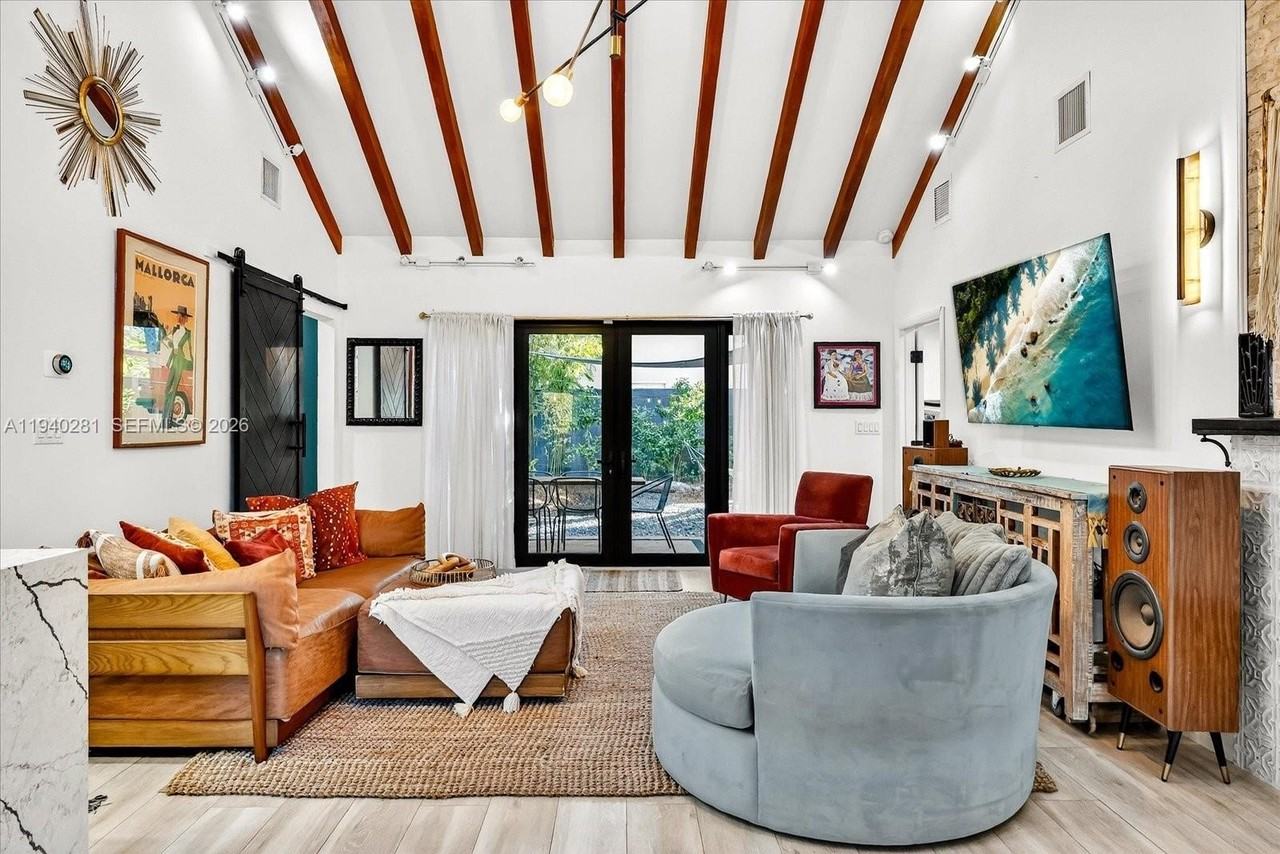 8225 Ne 8th Ct - Photo 6 of 36