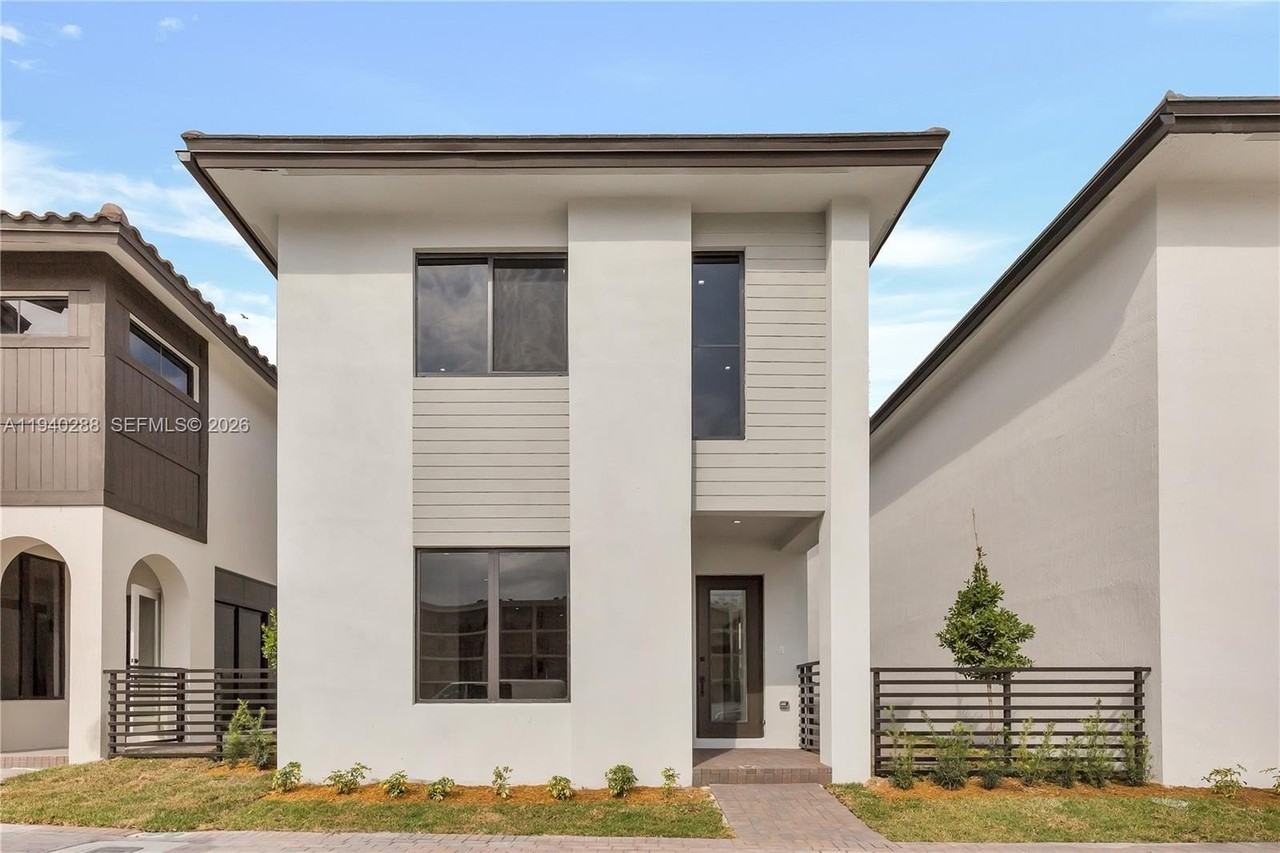 8037 Nw 42nd St - Photo 2 of 50