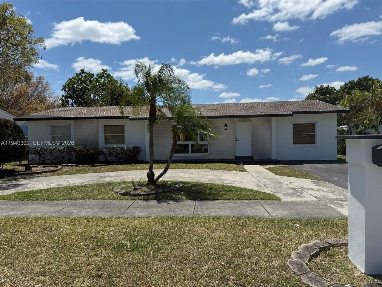 11004 Sw 154th Ter - Photo 2 of 24