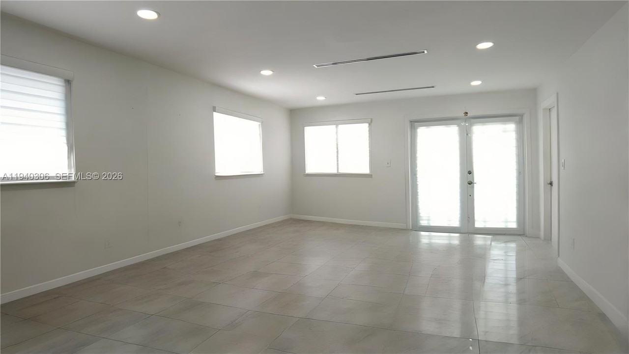 2741 Sw 67th Ave #0 - Photo 2 of 14